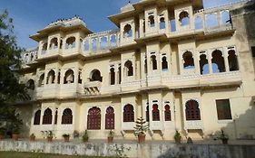 Ravla Khempur Hotel 2*